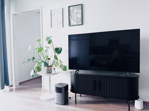 Scandi Sun 2BR With Lemon Accents