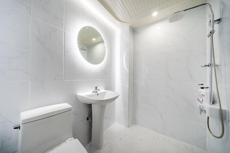 Standard Room | Bathroom. SOO HOTEL