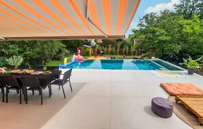 A heated pool - Amazing home in YERRES (YERRES)