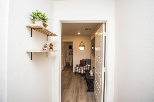 Lubbock Cozy Cotton Cottage