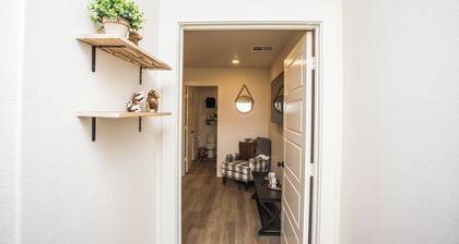 Lubbock Cozy Cotton Cottage