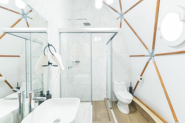 Lujoso baño completo