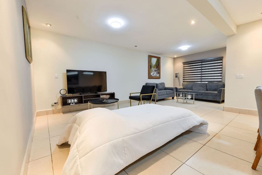 1 King, 4 Double Bed, 2 Sofa Bed, 2 Parking, 12ppl - 몬테레이
