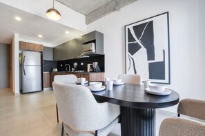 Dining - ¡Hermoso & Moderno! GYM + Alberca / 4 personas (Monterrey)