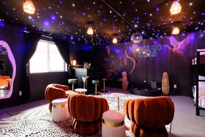 Interior - Palm Ritual Bachelorette, 5 min to Old Town, Karaoke + Glam Stations (Scottsdale)
