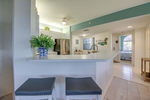 2 bedrooms, iron/ironing board, free WiFi, bed sheets - Peaceful Escape Near Beach with Relaxing Coastal Charm - South End Island Serenity - Roelens (Fort Myers Beach)