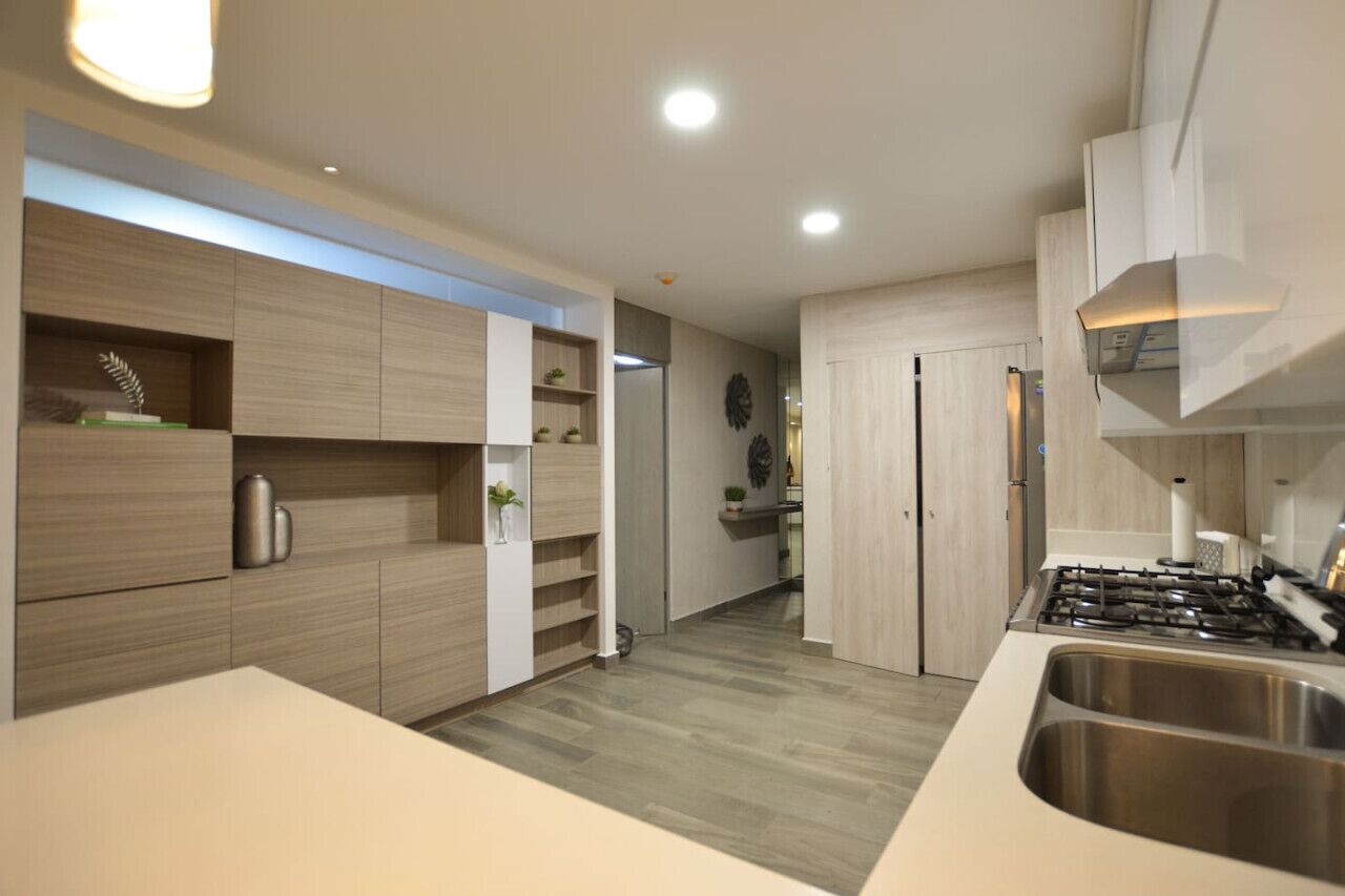 Geladeira, micro-ondas, fogão, cooktop