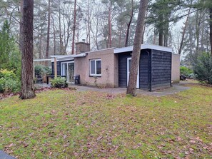 Exterior - Beautiful apartment in villa for 4 people with WIFI, TV, terrace and pets allowed (Lochem)