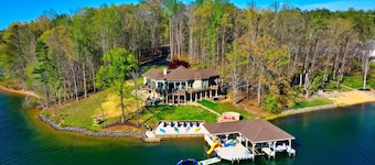 Sunset Heated Lake Retreat, Trampoline, Jump Board, Hot Tub, Movie Room, Games