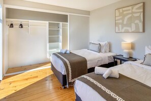 Iron/ironing board, travel cot, WiFi, bed sheets - Family Home Near CBD + Garage & Outdoor Dining (Christchurch)