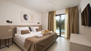 A modern hotel room with a large bed, a small table, a TV, and a balcony with curtains. - Villa La Mari (Istria - Poreč) (Poreč)