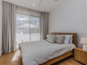 House, 5 Bedrooms, Balcony - Black Wattle Beach House (Casuarina)