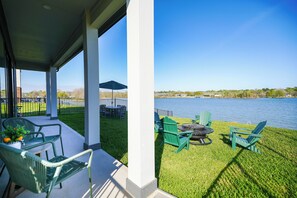 Outdoor dining - Lakefront Home w/ Rooftop Patio, Private Dock, Fire Pit & Outdoor Kitchen (Willis)