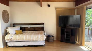 2 bedrooms, internet, bed sheets