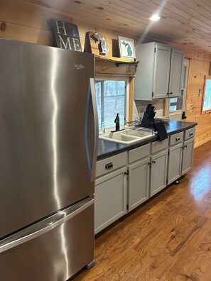 Private kitchen - The Barefoot Cabin (Fennville)