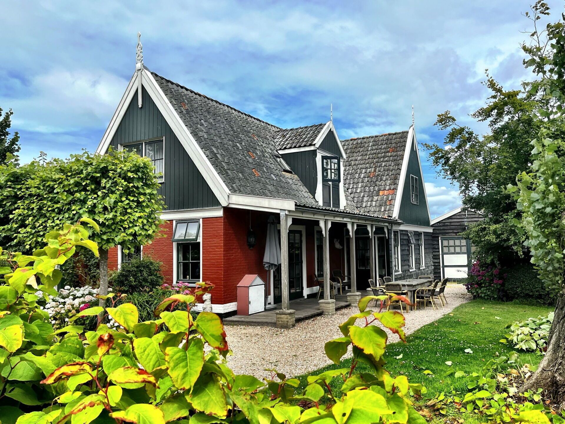 Plante, Nuage, Bâtiment, Ciel, Propriété, Fenêtre, Paysage Naturel, Arbre, Maison, Lot Terre