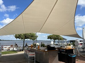 Bar (on property) - Stunning  villa for 6 people with WIFI, TV, terrace and pets allowed (Uitgeest)