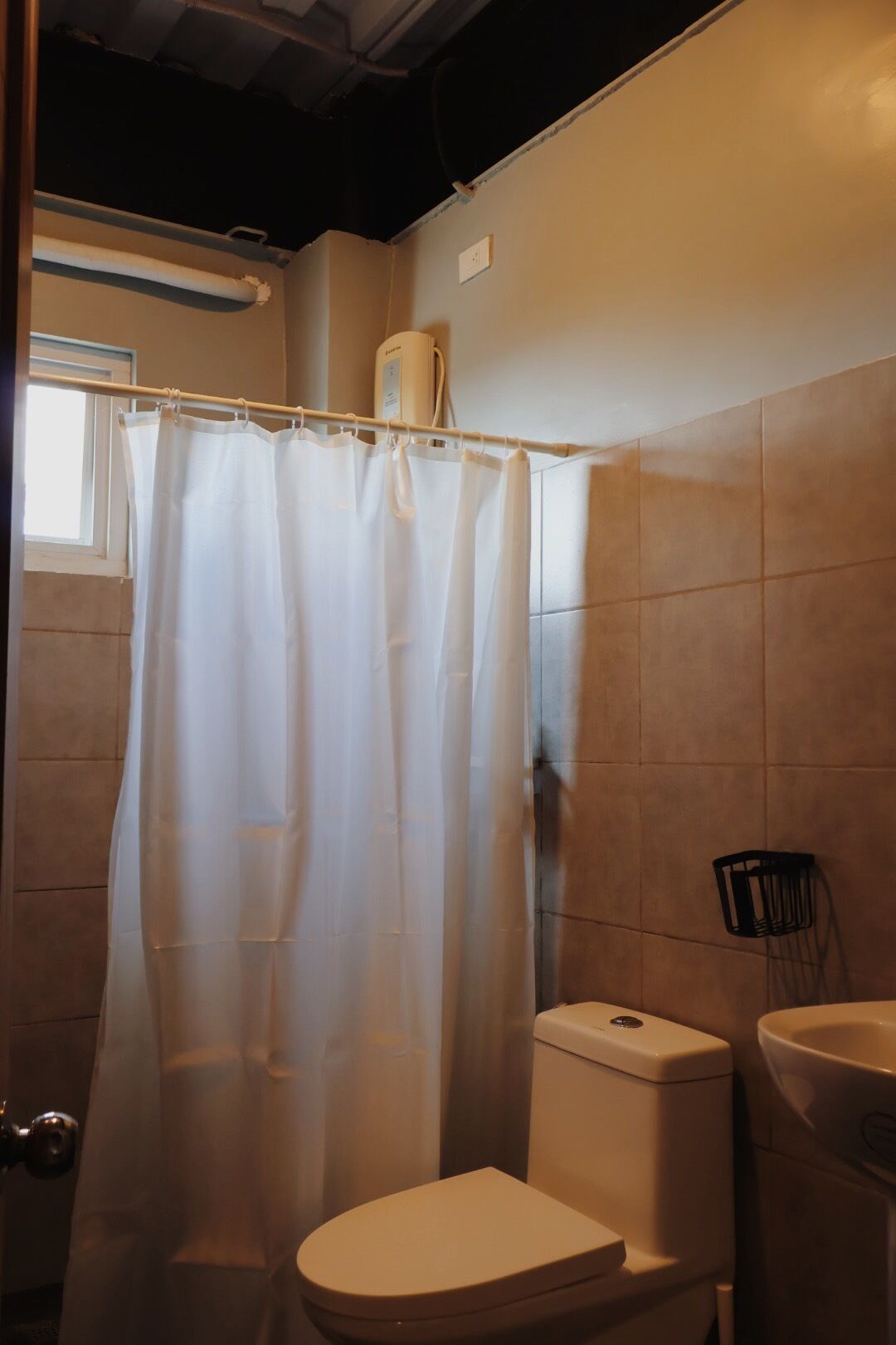 Family Room, Private Bathroom | Bathroom | Shower, towels, soap, shampoo