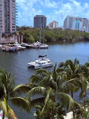 Marina - 1 Bedroom Queen Suite with Sofa Bed & Kitchenette (Fort Lauderdale)