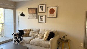 Living area - Waterside - Unit 24 Reston (reston)