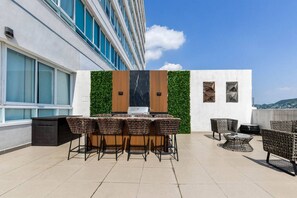 Outdoor dining - ¡De Lujo con GYM y Alberca! 2 rec / 6 personas (Monterrey)