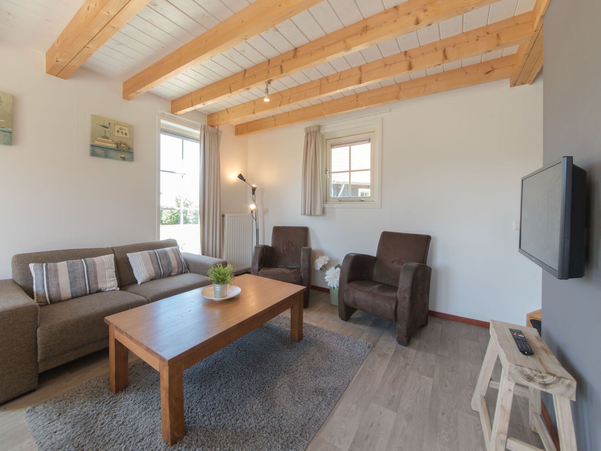 Tabelle, Möbel, Gebäude, Couch, Eigentum, Fenster, Komfort, Holz, Interior Design, Haus