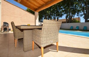 Outdoor dining - Stunning home in Arles (Arles)