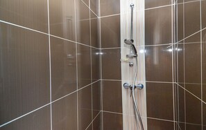 Shower, hair dryer - Stunning home in Arles (Arles)