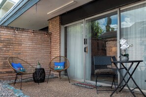 Terrace/patio - Montrose Dream Suite 03! Downtown, Medical Center (Houston)