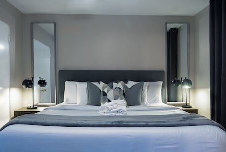 1 室のベッドルーム、デスク、アイロン / アイロン台、旅行用ベビーベッド. Montrose Dream Suite 03! Downtown, Medical Center