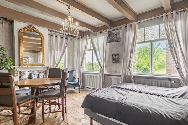 Gebäude, Möbel, Pflanze, Fenster, Holz, Vorhang, Komfort, Tabelle, Stuhl, Textil