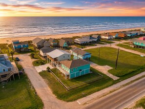 Exterior - Ocean View l Cozy Interior l Pet-Friendly (Surfside Beach)