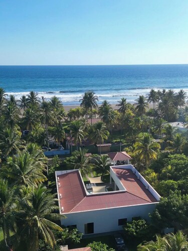 Spacious 4-bedroom house in beautiful Sonsonate with AC