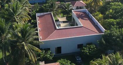 Spacious 4-bedroom house in beautiful Sonsonate with AC