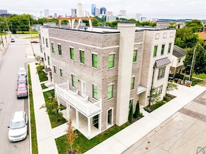 Exterior - ★Best Views in Downtown★Stunning design, rooftop, near BROADWAY - 8 beds (Nashville)