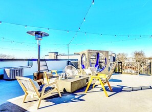 Outdoor dining - ★Best Views in Downtown★Stunning design, rooftop, near BROADWAY - 8 beds (Nashville)