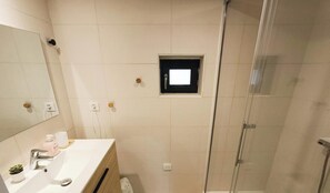 Shower - Gîtes de France® - La Grangette de Pechplazen (RUDELLE)