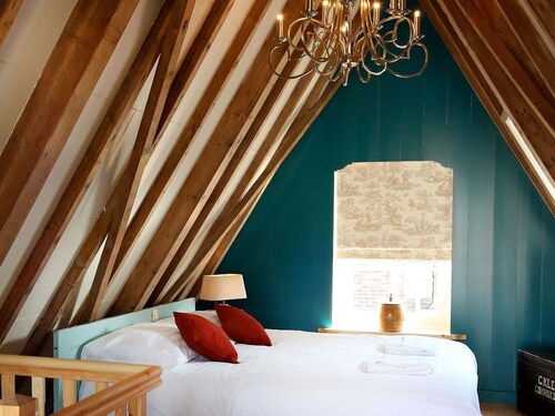 Wonderful private villa for 10 guests with WIFI, TV and balcony