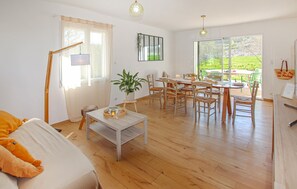 Interior - Awesome home in St Etienne de Fontbell with WiFi (St Etienne de Fontbell)