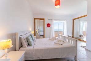 4 bedrooms, iron/ironing board, Internet, bed sheets - Villa Serra e Mar - Holiday home (Serra da Pescaria)