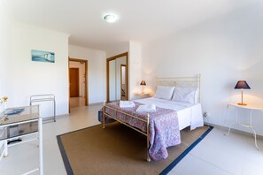 Room - Vrbo Property (Serra da Pescaria)