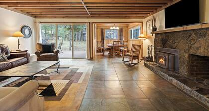 7 Little Court - Steps to SHARC, Hot Tub, SHARC, New Listing