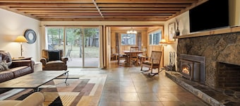 7 Little Court - Steps to SHARC, Hot Tub, SHARC, New Listing