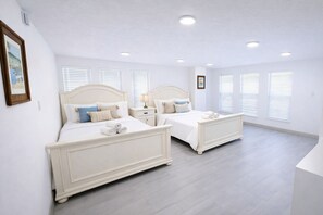 Room - Luxury Lido Key Getaway with heated saltwater pool on St Armand's Circle (Sarasota)