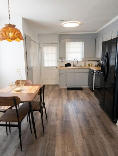 Second Home Apartment, Close to Everything