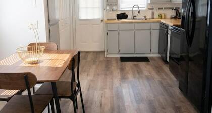 Second Home Apartment, Close to Everything