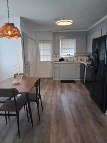 Second Home Apartment, Close to Everything