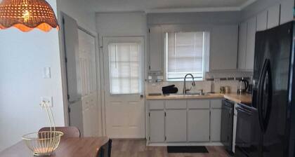 Second Home Apartment, Close to Everything