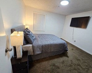 2 bedrooms, iron/ironing board, free WiFi, bed sheets - Second Home Apartment, Close to Everything (Orangeburg)