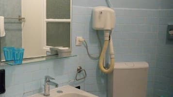 NeljÀn hengen perushuone, parveke | Kylpyhuone